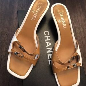 Authentic Chanel slides in a size 9 😍😍😍 love!